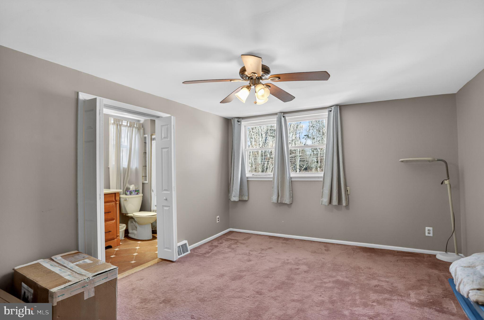 816 Susquehanna Road Philadelphia, PA 19111 - Photo 13 of 33 Gallery Image 13