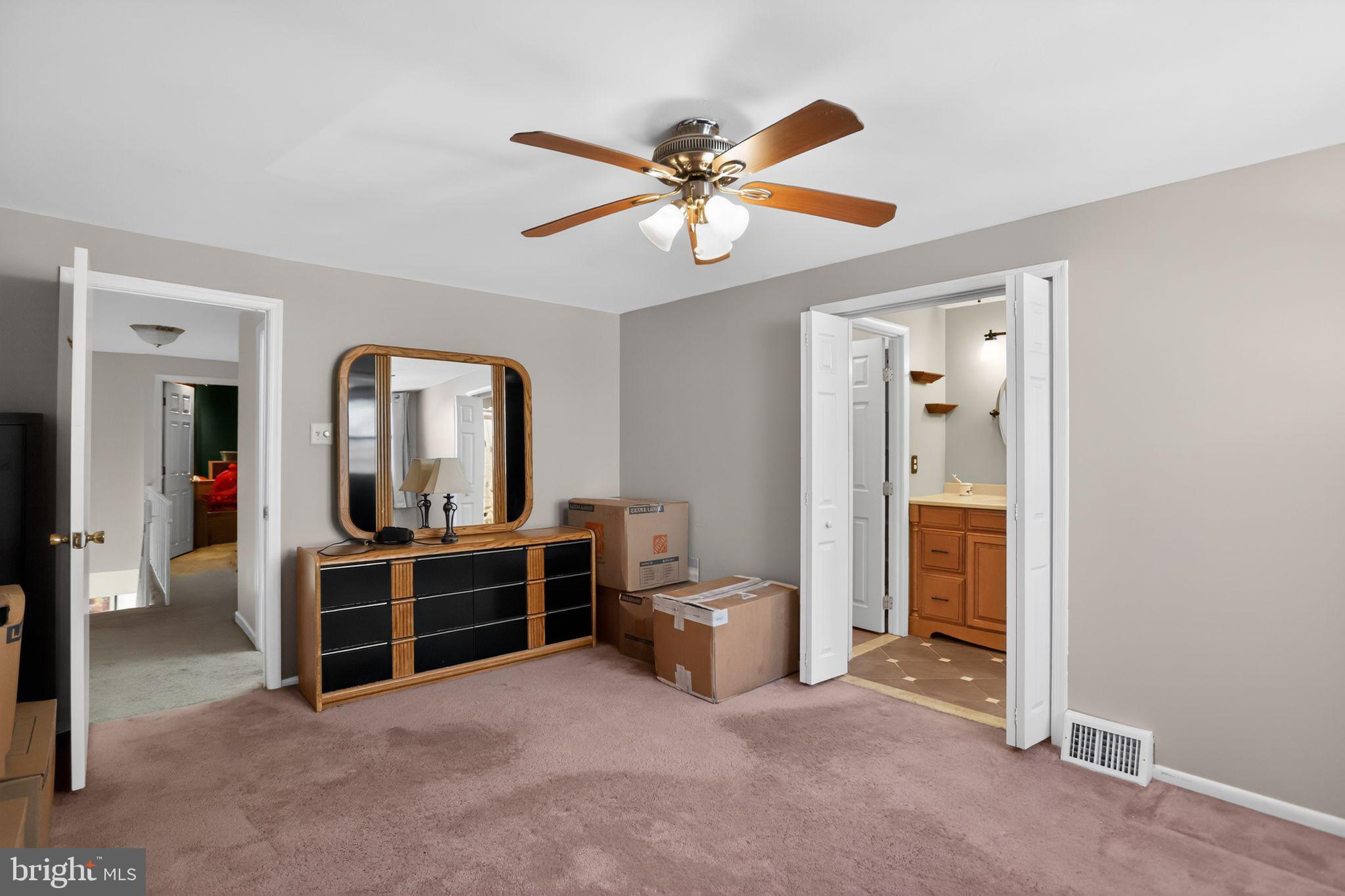 816 Susquehanna Road Philadelphia, PA 19111 - Photo 14 of 33 Gallery Image 14