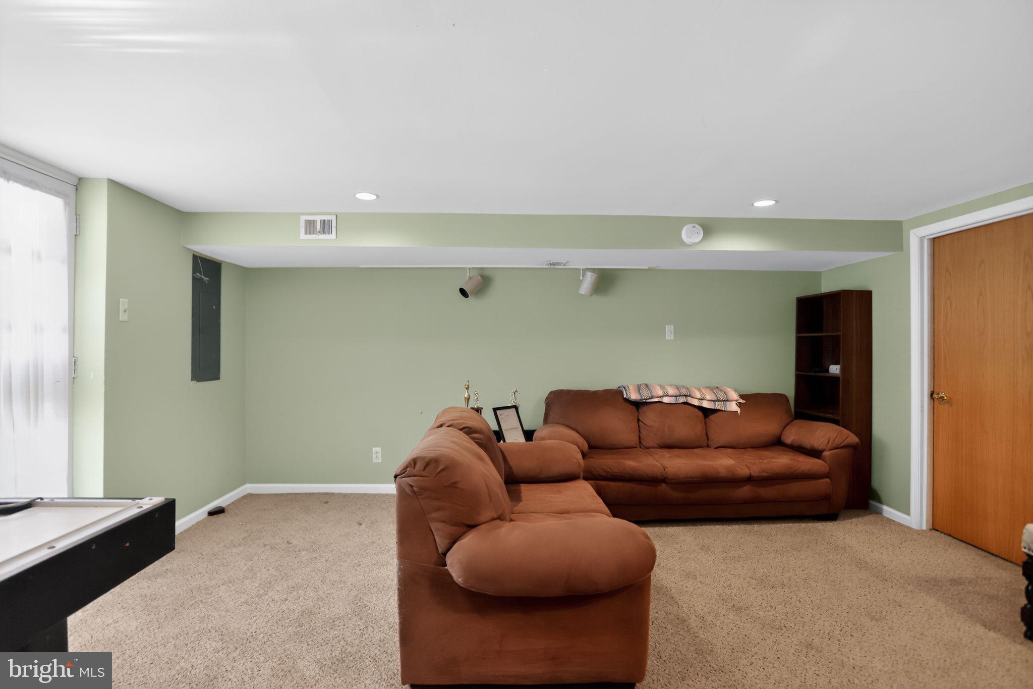 816 Susquehanna Road Philadelphia, PA 19111 - Photo 23 of 33 Gallery Image 23