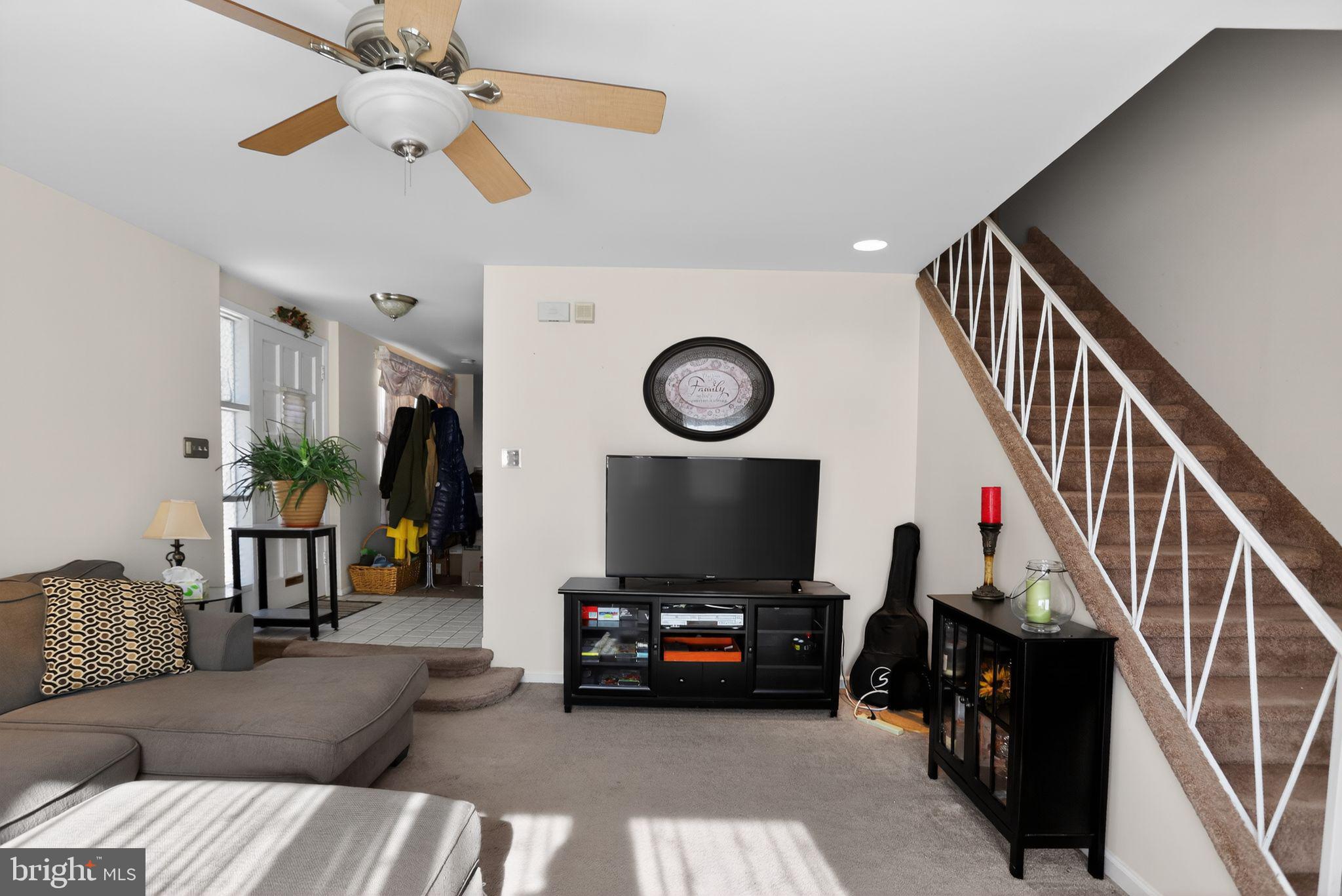 816 Susquehanna Road Philadelphia, PA 19111 - Photo 4 of 33 Gallery Image 4