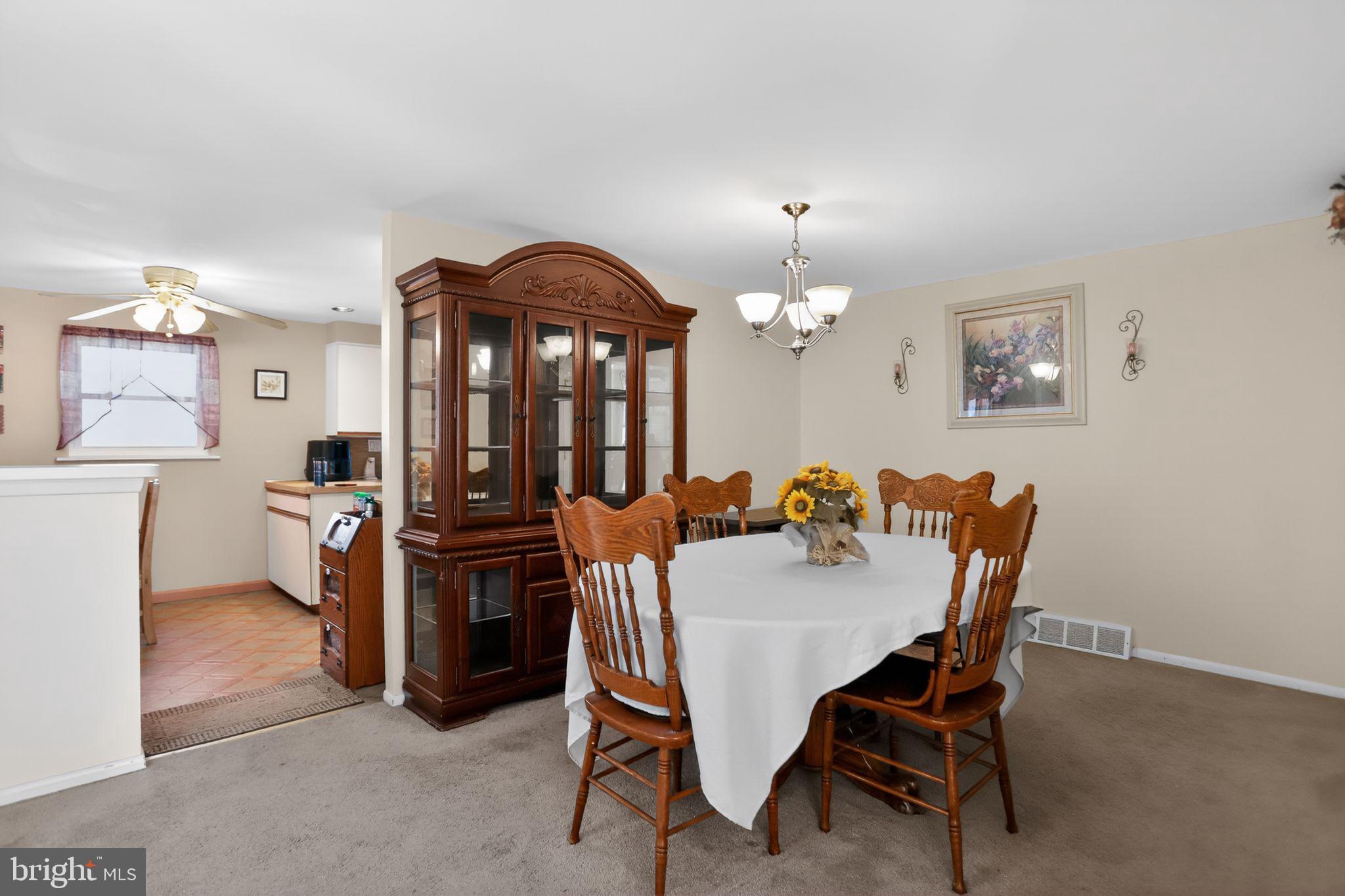 816 Susquehanna Road Philadelphia, PA 19111 - Photo 6 of 33 Gallery Image 6