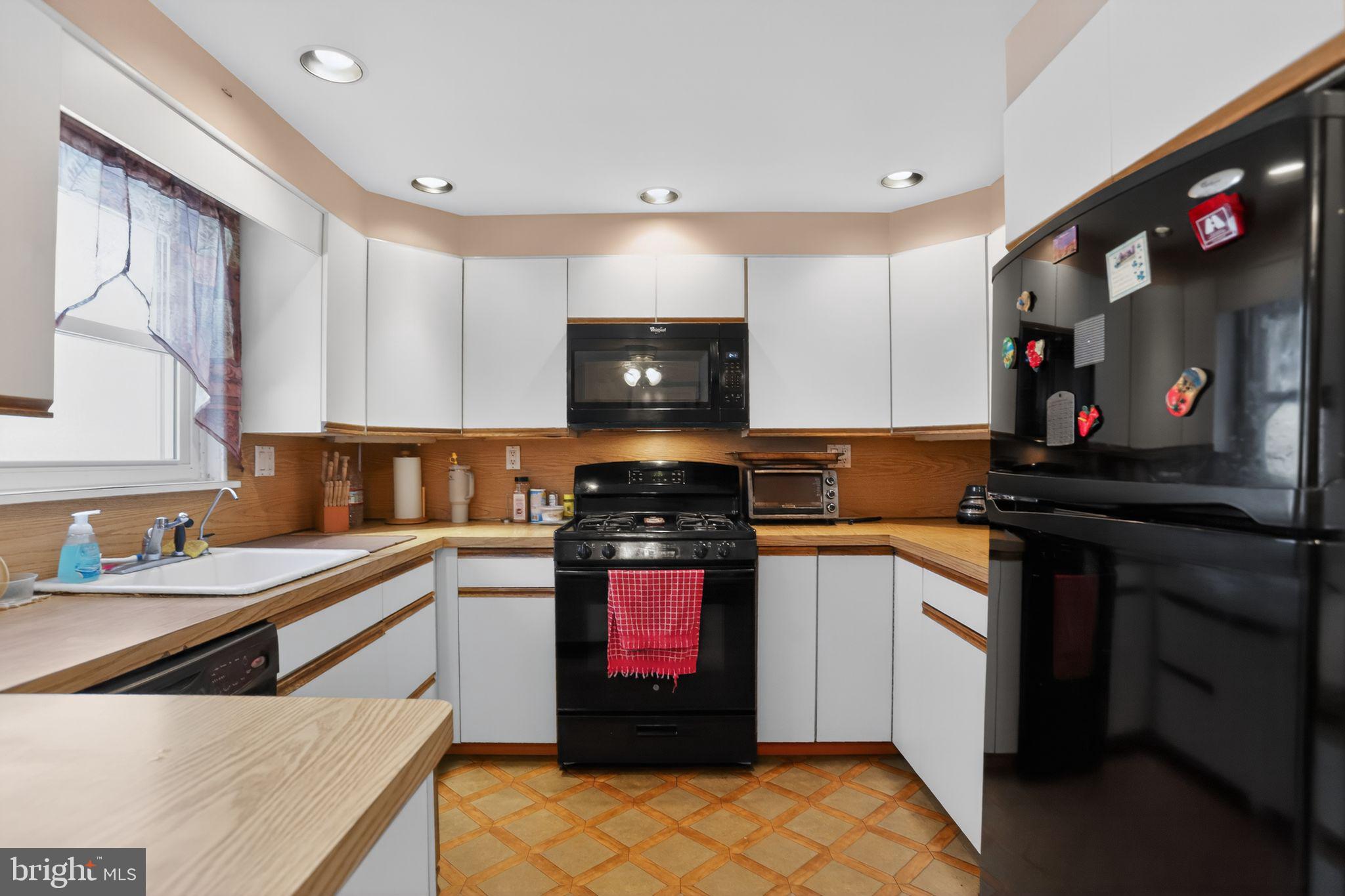 816 Susquehanna Road Philadelphia, PA 19111 - Photo 10 of 33 Gallery Image 10