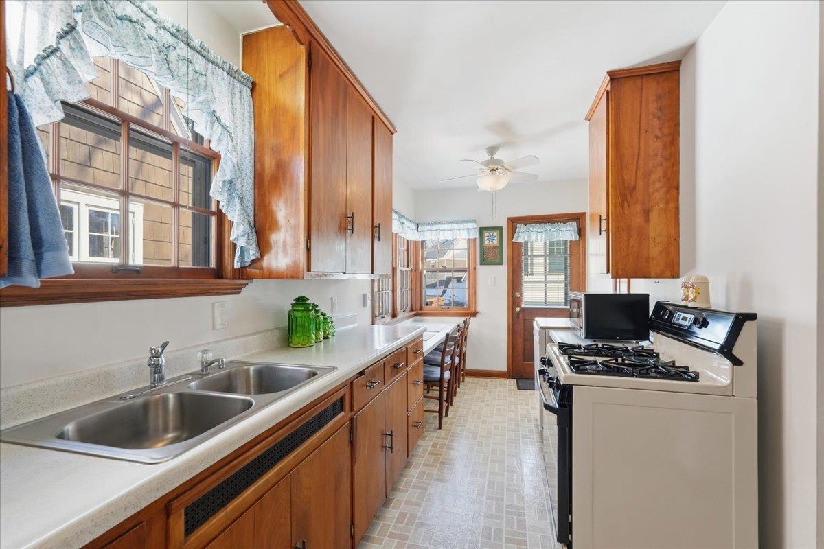 453 Virginia Madison, WI 53726 - Photo 6 of 34