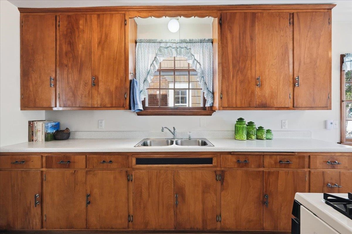 453 Virginia Madison, WI 53726 - Photo 7 of 34