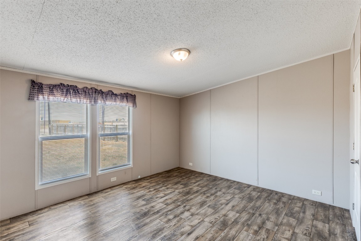 346 Rancho Linda Drive Lockhart, TX 78644 - Photo 18 of 25 an empty room with windows and closet