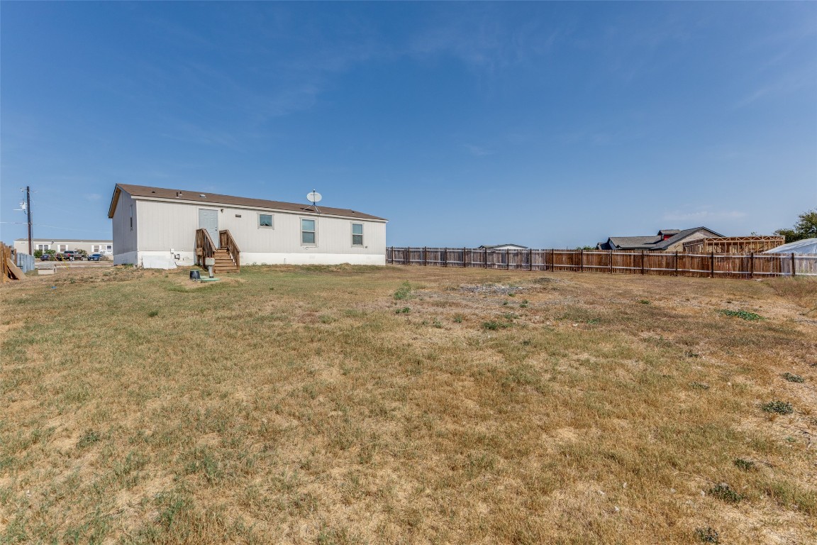 346 Rancho Linda Drive Lockhart, TX 78644 - Photo 22 of 25 a view of a terrace