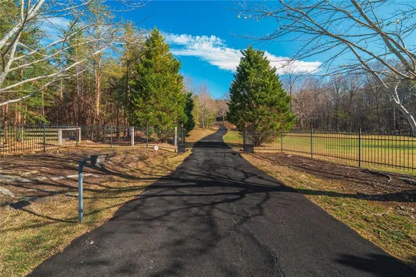 $1,600,000 | 463 East Valley Road Northeast, Rydal, GA 30171