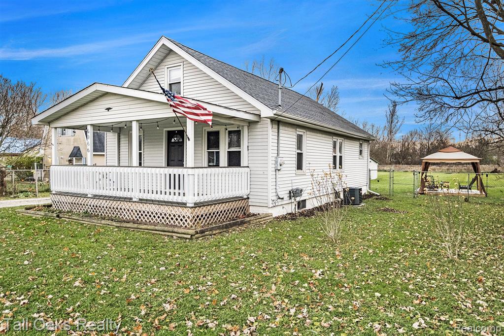 6066 Lapeer Road Burton, MI 48509 - Photo 3 of 20 Gallery Image 3
