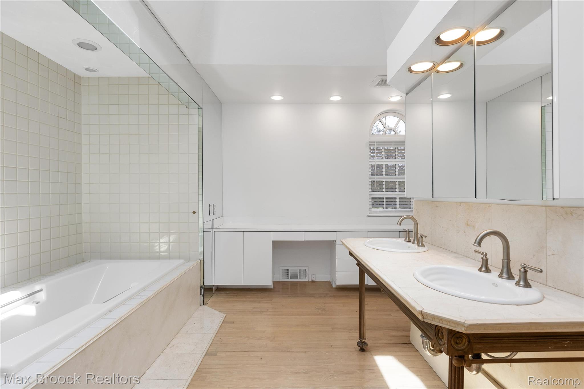 3797 South Darlington Road Bloomfield Hills, MI 48301 - Photo 33 of 63 Primary Bathroom