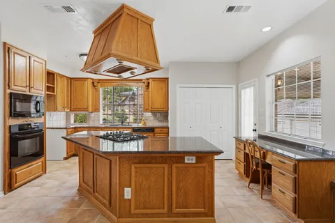 $625,000 | 34 Outervale Place, The Woodlands, TX 77381