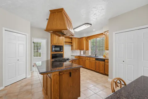 $625,000 | 34 Outervale Place, The Woodlands, TX 77381