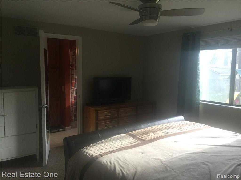 2390 Keith Road West Bloomfield, MI 48324 - Photo 11 of 19 IMG_3624.JPG