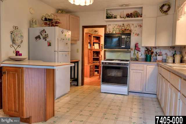 2420 Dunbar Road York, PA 17408 - Photo 6 of 17