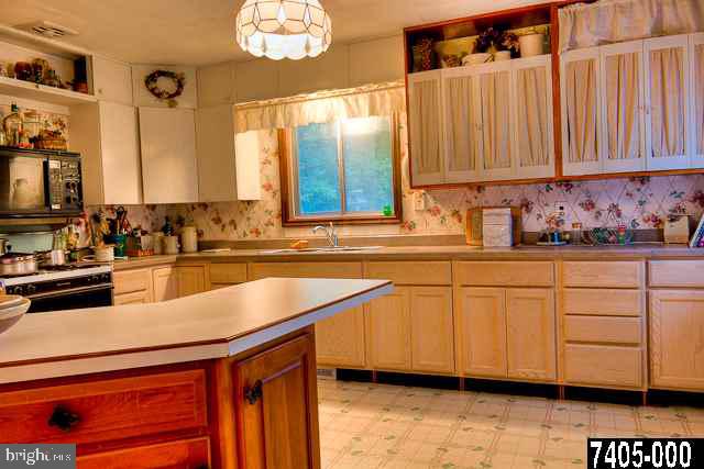 2420 Dunbar Road York, PA 17408 - Photo 8 of 17