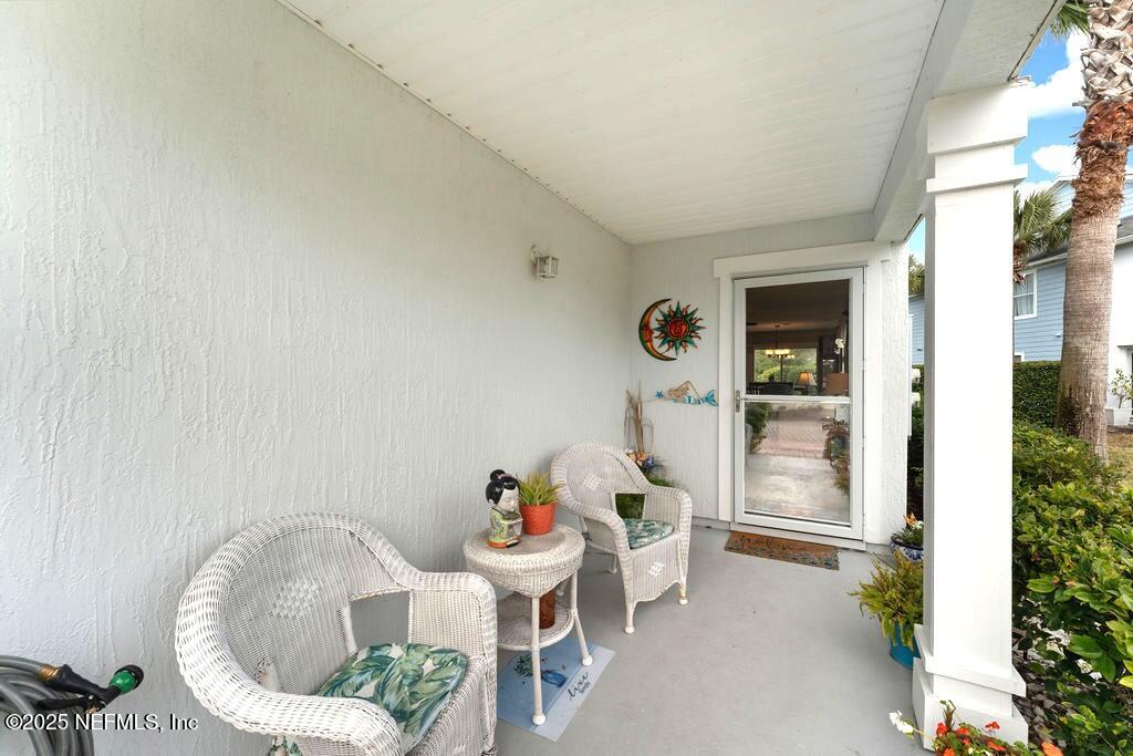 205 Islander Drive St. Augustine, FL 32080 - Photo 5 of 43 a living room with furniture and a potted plant