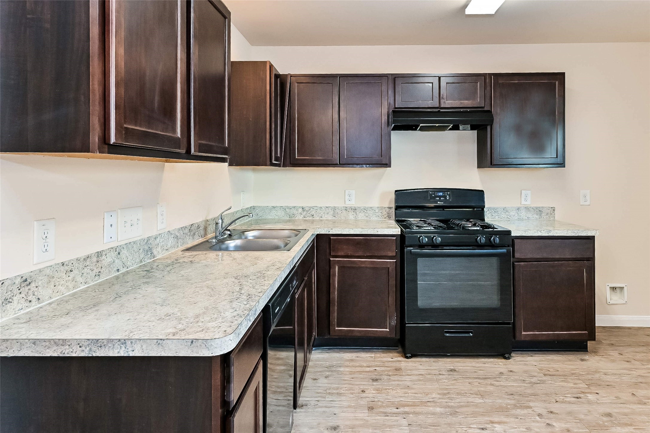 12707 Veterans Ranch Road Houston, TX 77014 - Photo 4 of 17