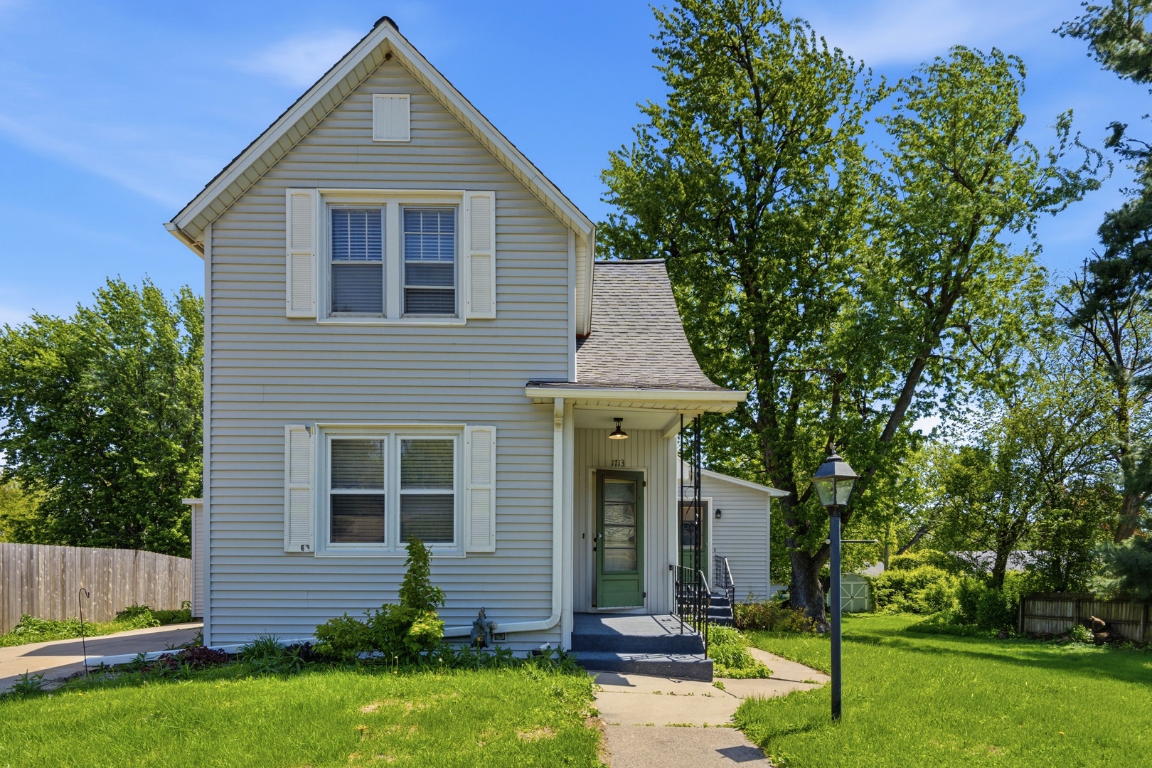 1713 North 5th Street Clinton, IA 52732 - Photo 1 of 24