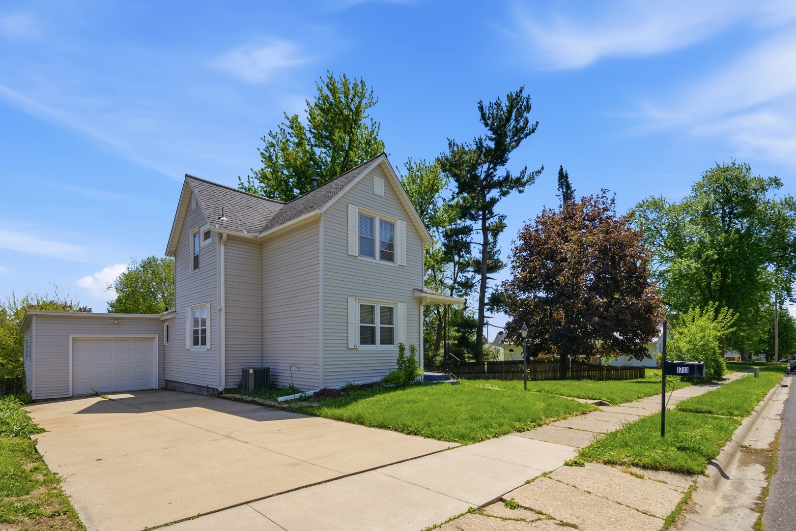 1713 North 5th Street Clinton, IA 52732 - Photo 2 of 24