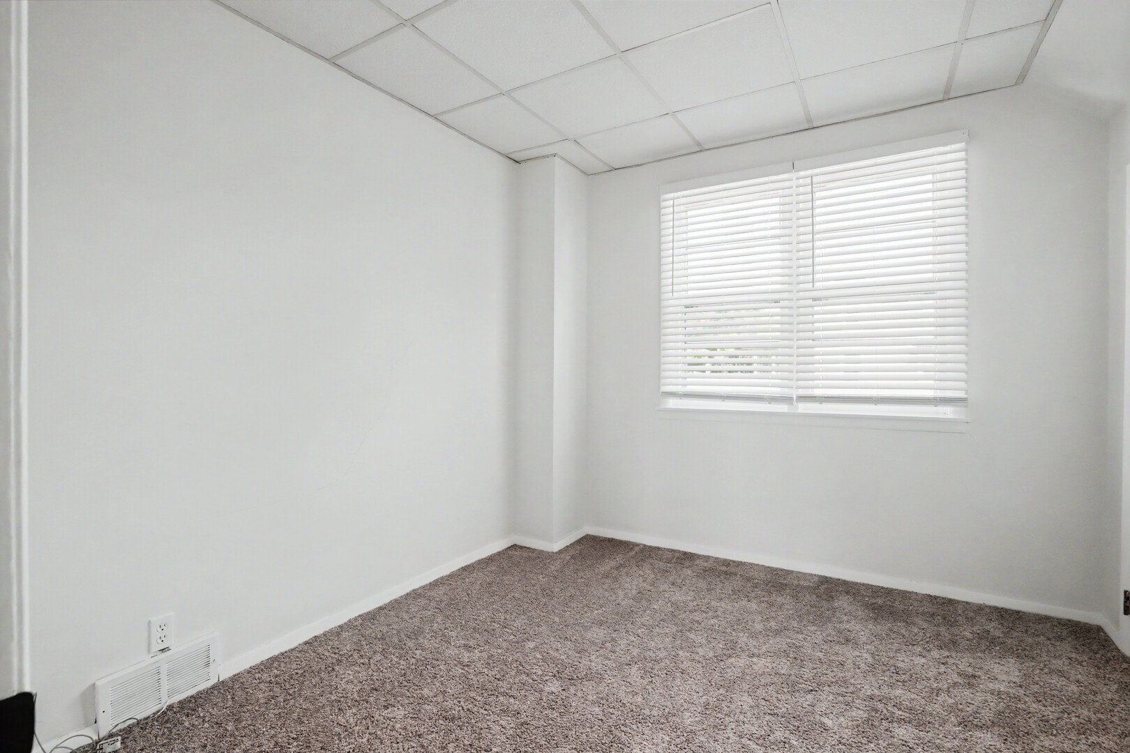 1713 North 5th Street Clinton, IA 52732 - Photo 8 of 24
