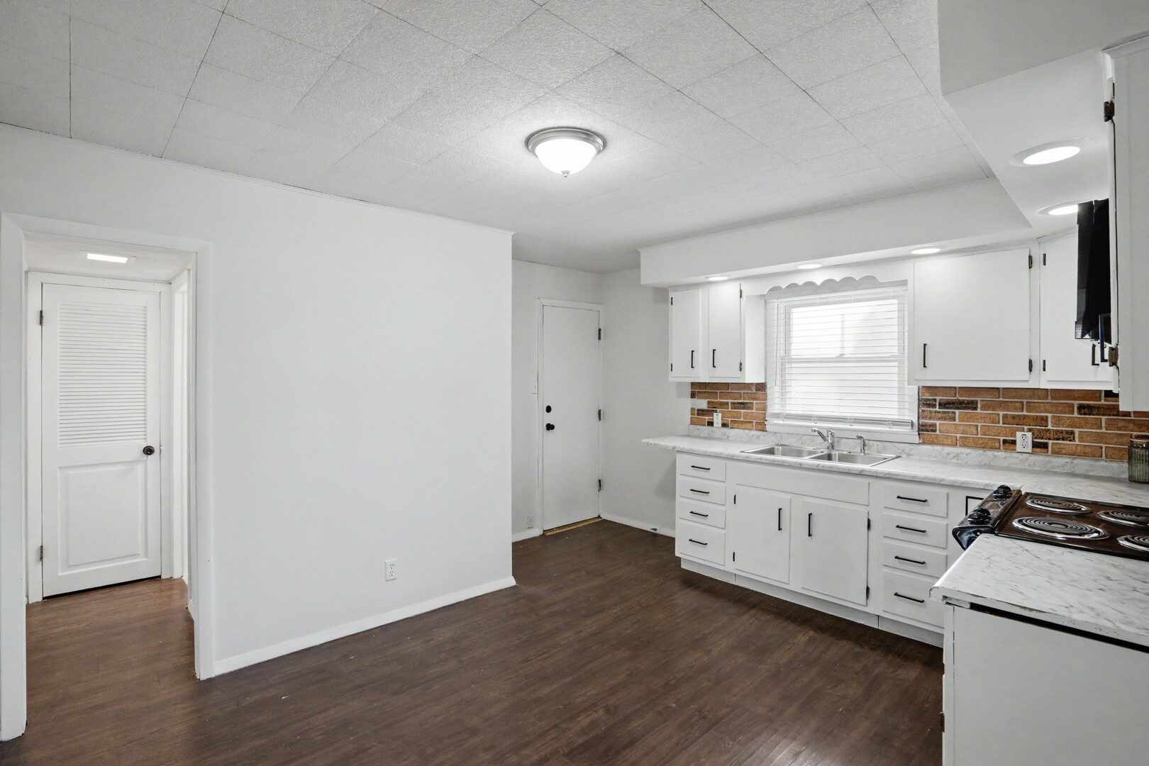 1713 North 5th Street Clinton, IA 52732 - Photo 10 of 24
