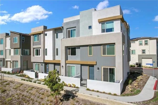 $695,000 | 27582 Manzanita Way, Valencia, CA 91381