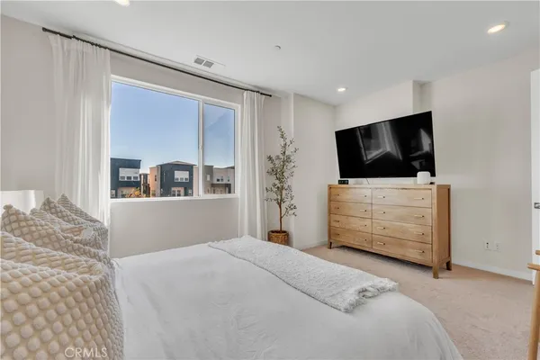 $695,000 | 27582 Manzanita Way, Valencia, CA 91381