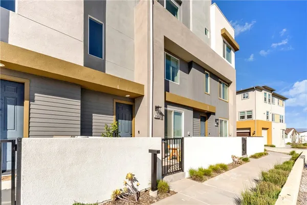 $695,000 | 27582 Manzanita Way, Valencia, CA 91381