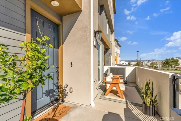 $695,000 | 27582 Manzanita Way, Valencia, CA 91381