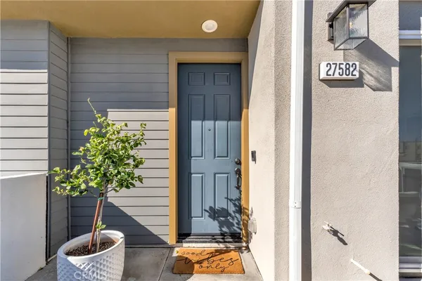 $695,000 | 27582 Manzanita Way, Valencia, CA 91381