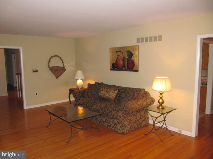 400 Saybrook Road Villanova, PA 19085 - Photo 5 of 19 Living Room