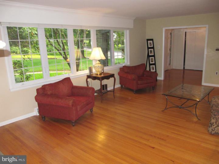 400 Saybrook Road Villanova, PA 19085 - Photo 6 of 19 Living Room