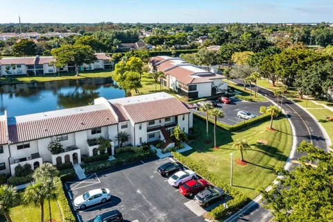 an aerial view of a house with outdoor space and lake view