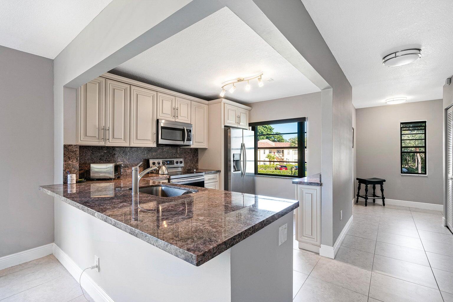 21863 Arriba Real, Unit 8K Boca Raton, FL 33433 - Photo 6 of 26 KITCHEN