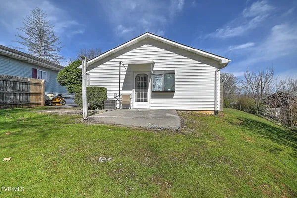 $139,900 | 2228 High Street, Bristol, VA 24201