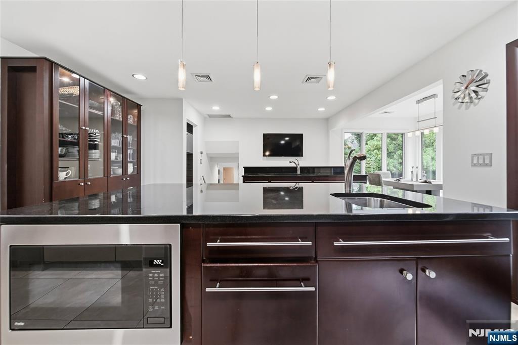 299 Forest Road Mahwah, NJ 07430 - Photo 16 of 50 Gallery Image 16