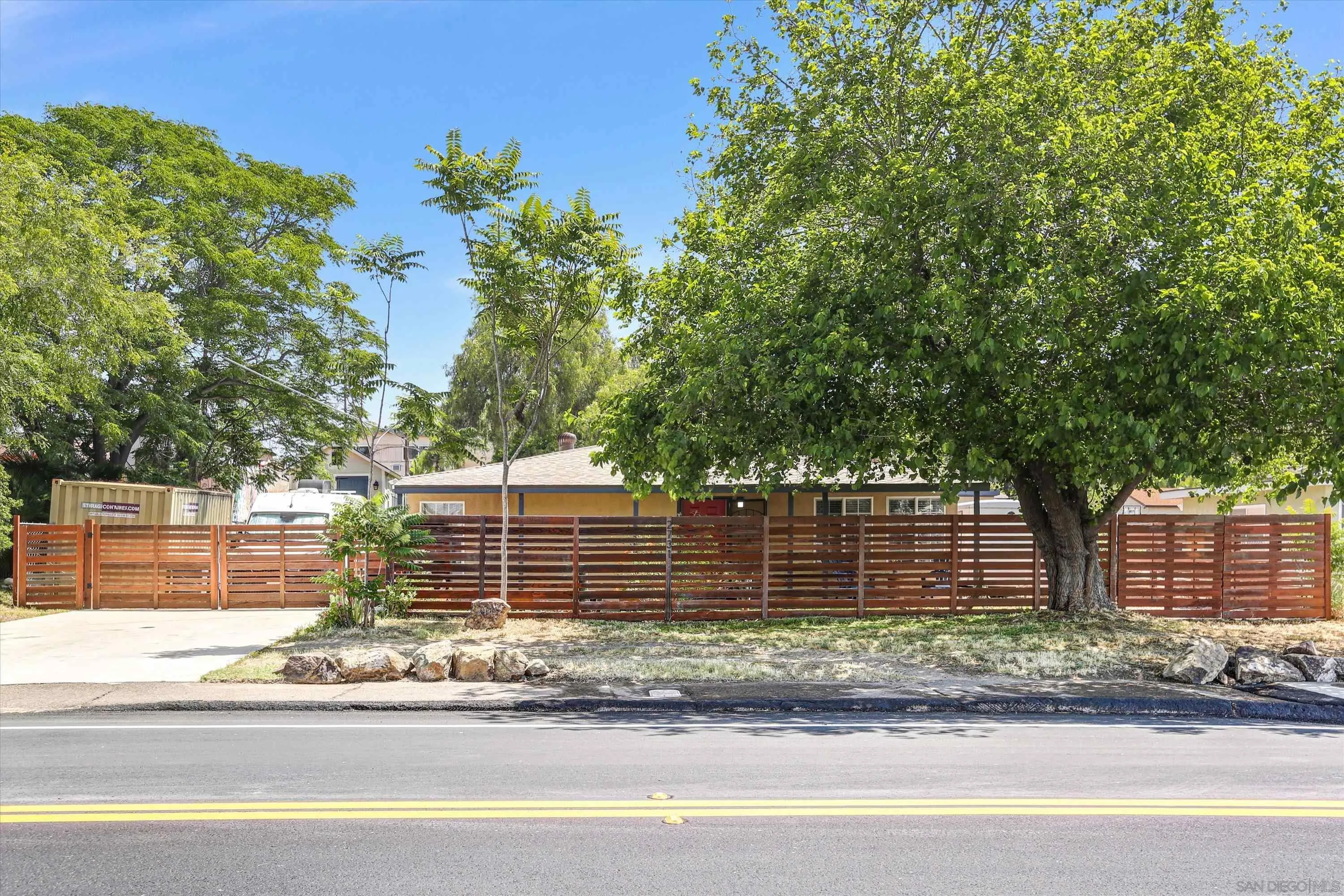 2731 Bancroft Drive Spring Valley, CA 91977 - Photo 2 of 27
