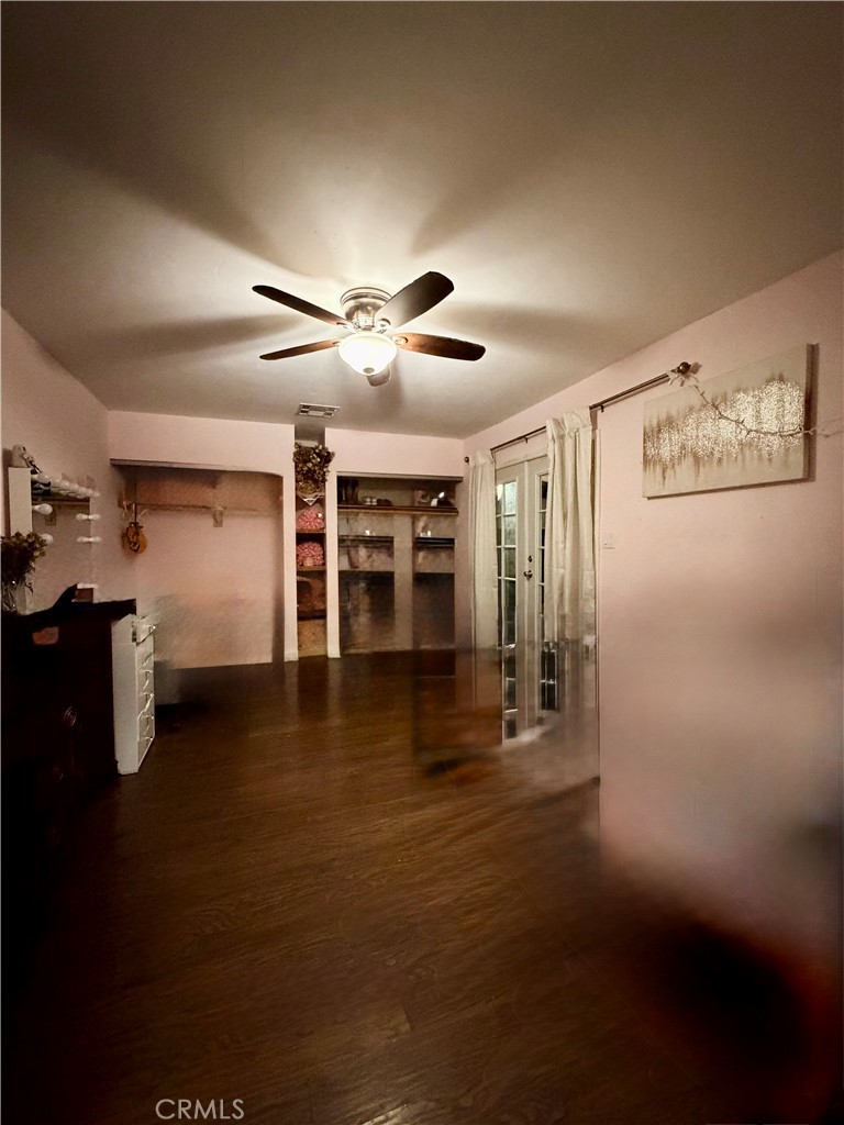 1896 Maryvale Lane Hemet, CA 92544 - Photo 23 of 33 a view of a livingroom with a ceiling fan