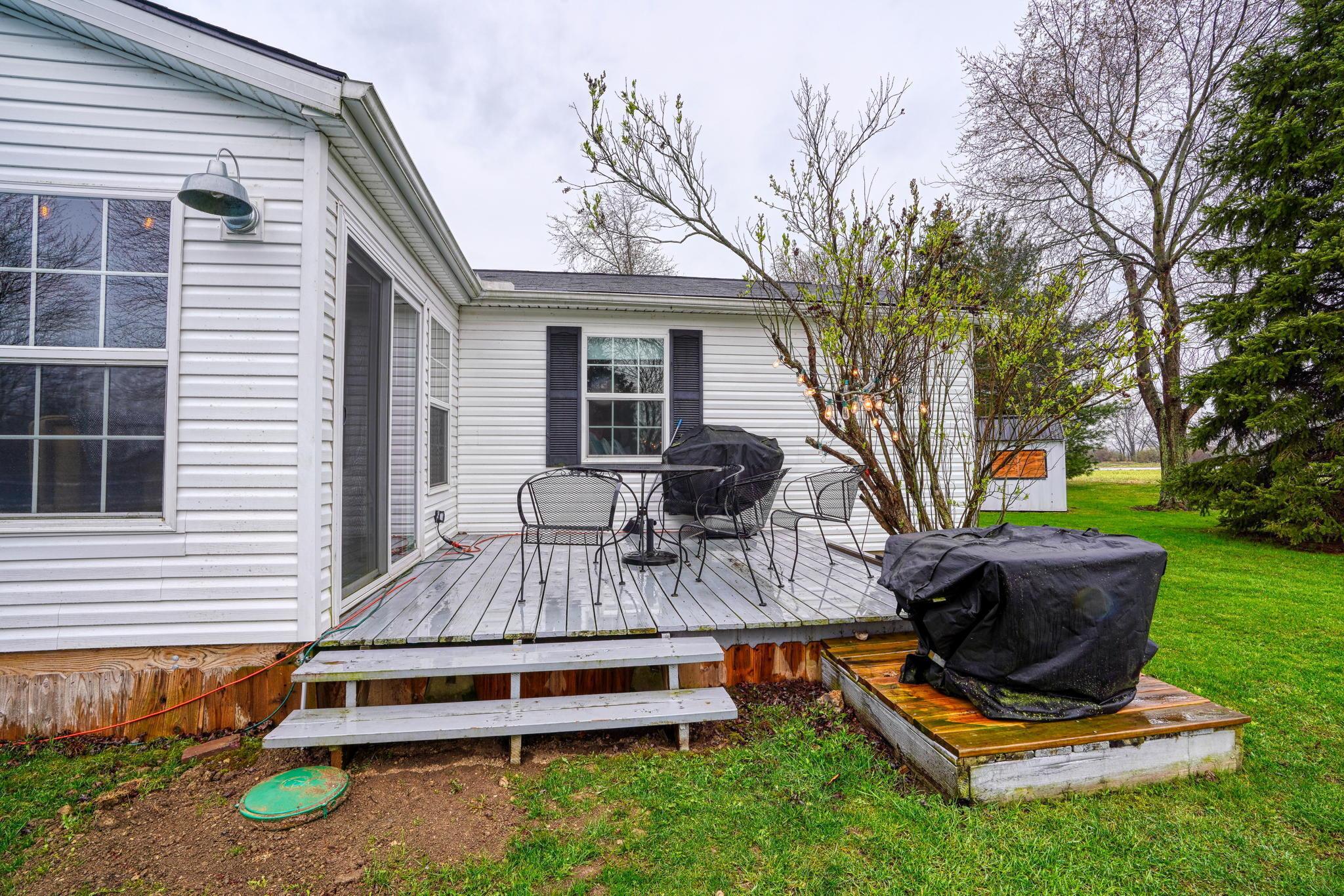 18761 Hall Road Mount Sterling, OH 43143 - Photo 25 of 35 Deck