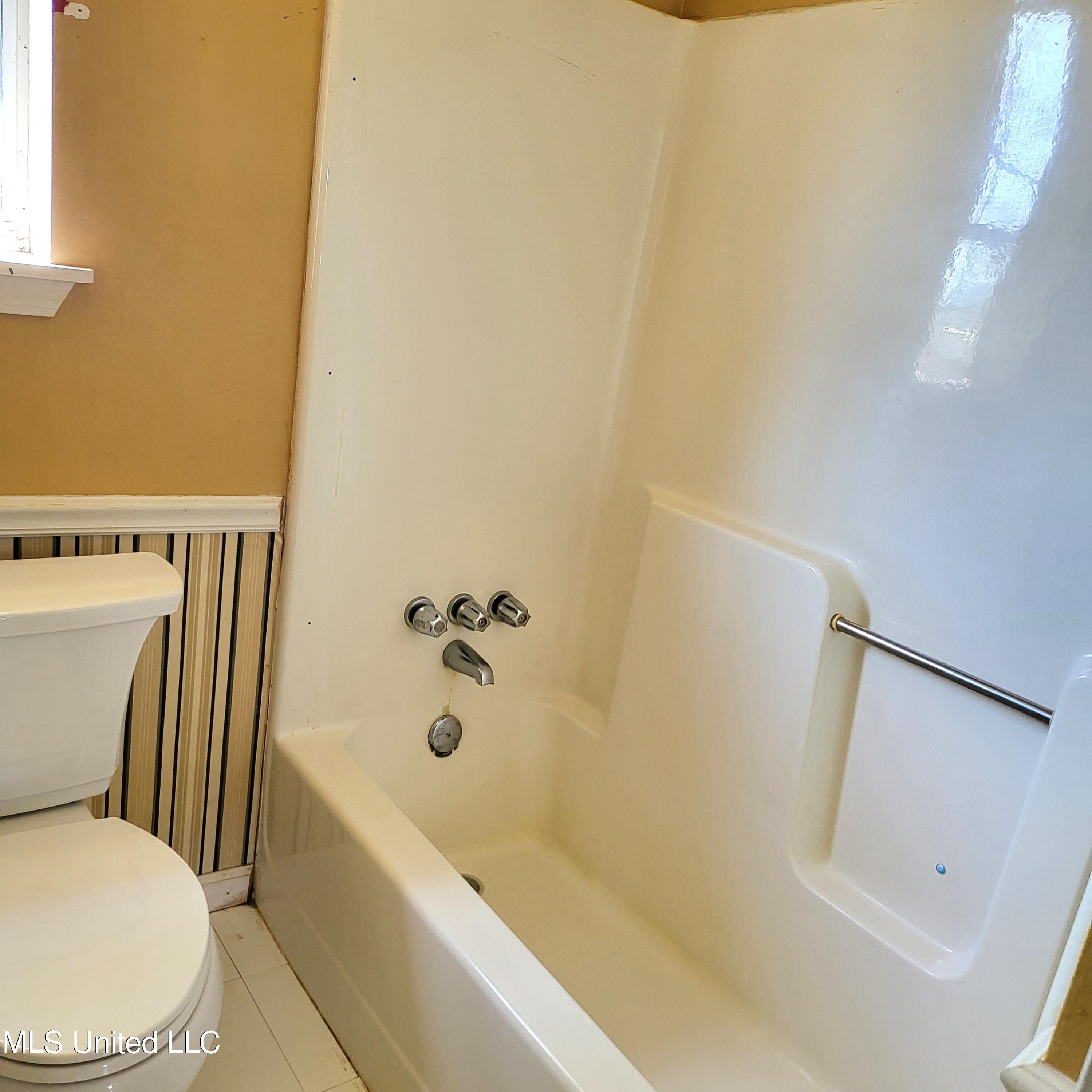 8804 Frank Snell Road Moss Point, MS 39562 - Photo 11 of 18 20220404_104512