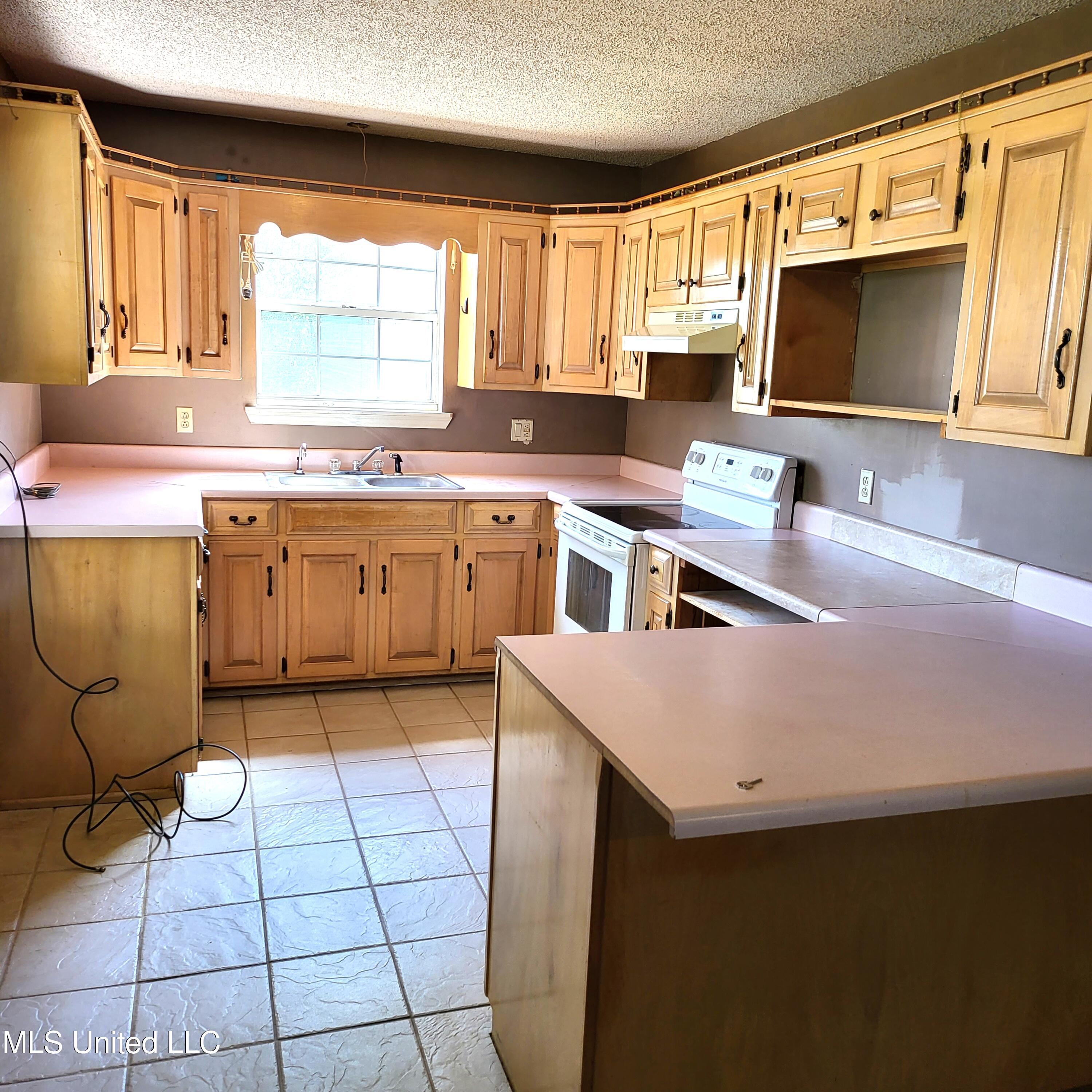8804 Frank Snell Road Moss Point, MS 39562 - Photo 2 of 18 20220404_104436