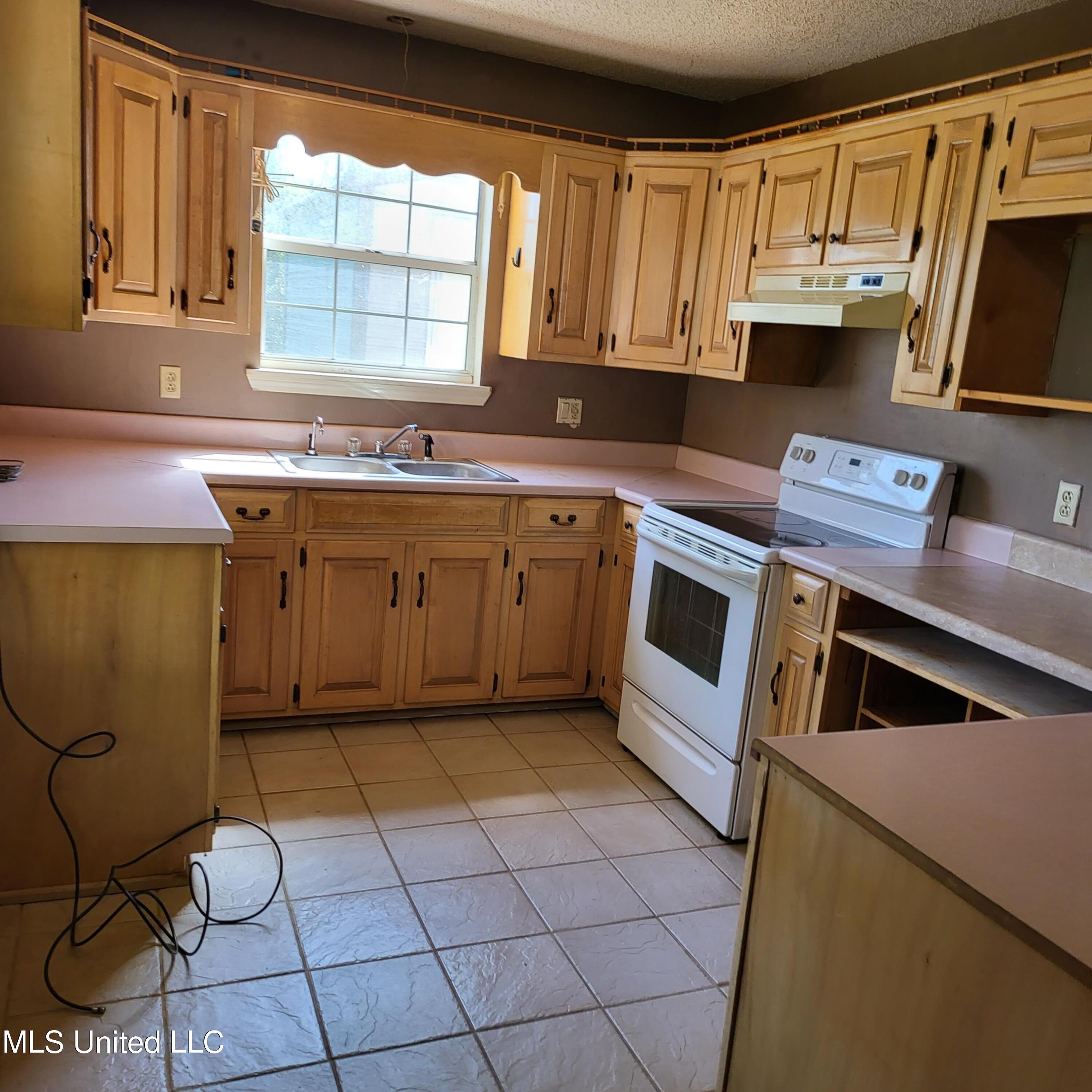 8804 Frank Snell Road Moss Point, MS 39562 - Photo 3 of 18 20220404_104443