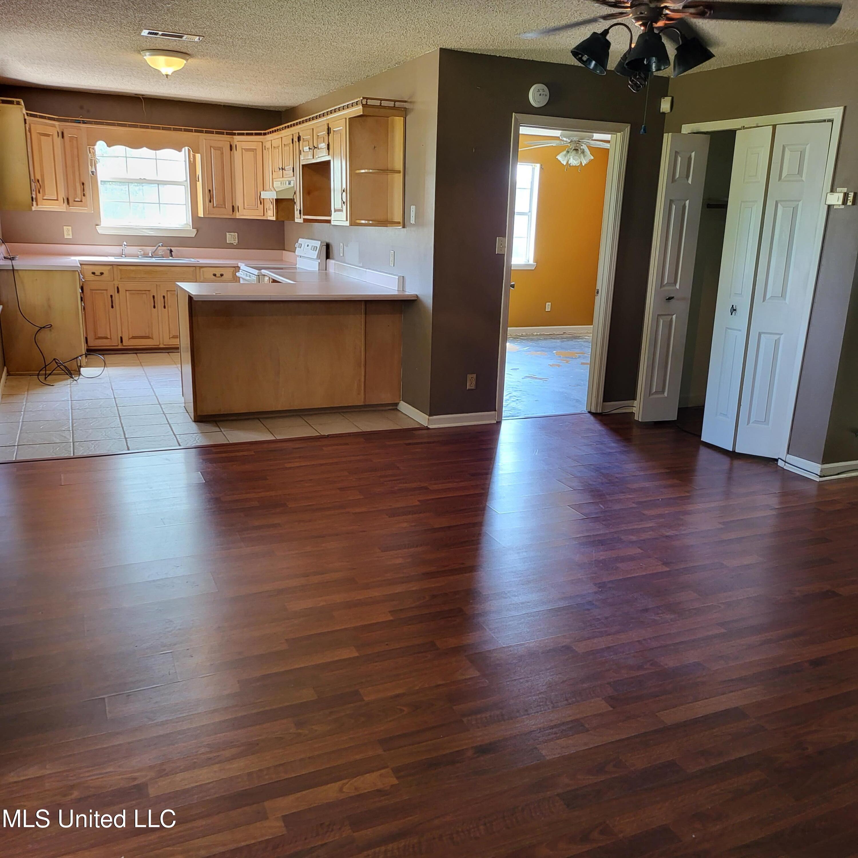 8804 Frank Snell Road Moss Point, MS 39562 - Photo 4 of 18 20220404_104454
