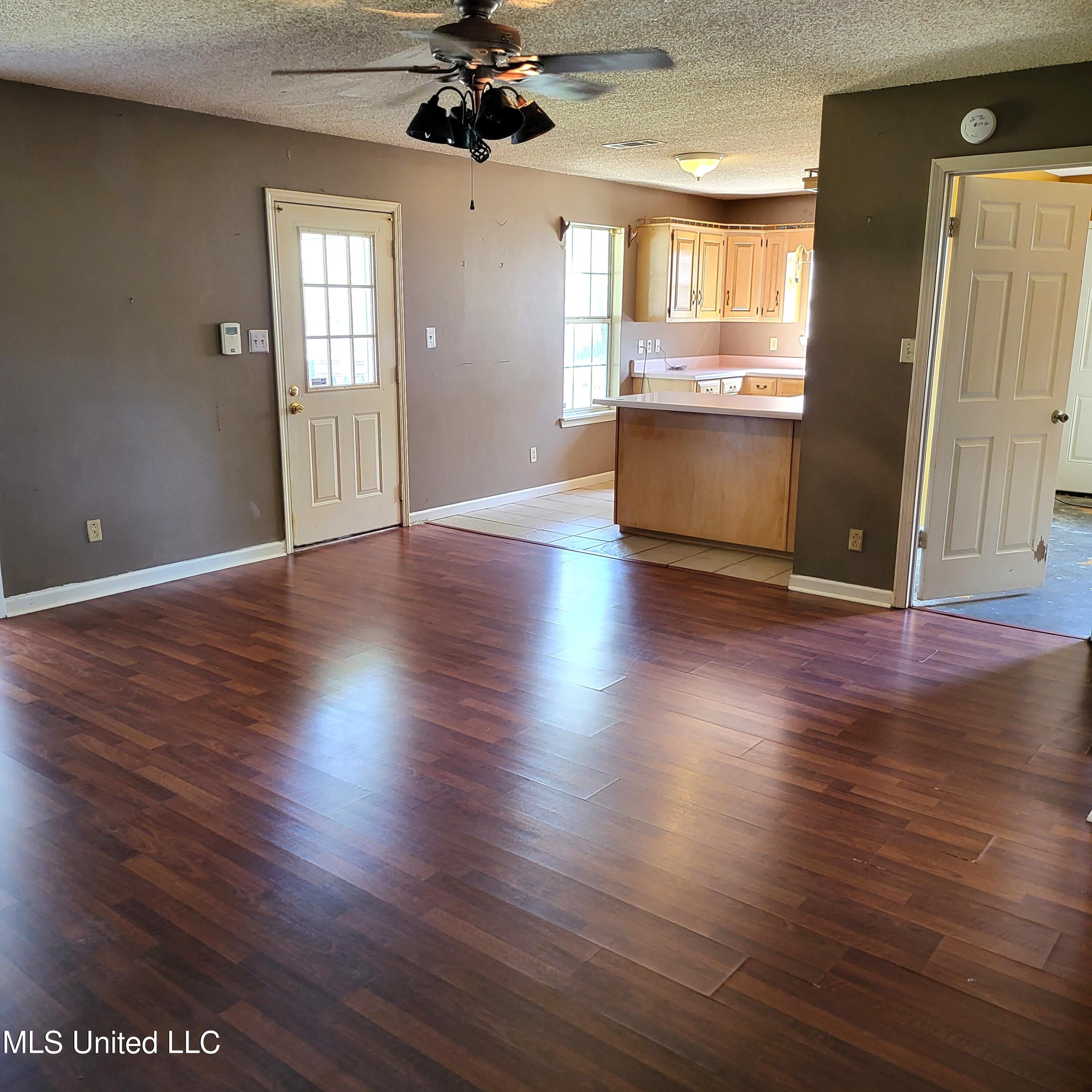 8804 Frank Snell Road Moss Point, MS 39562 - Photo 5 of 18 20220404_104501