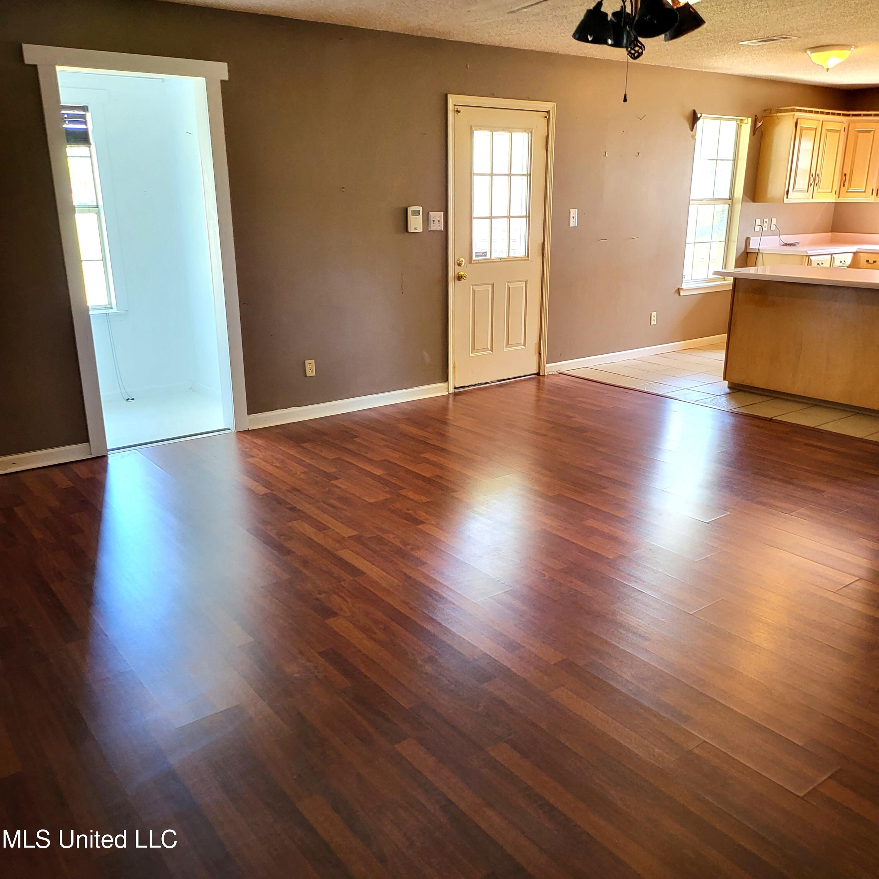 8804 Frank Snell Road Moss Point, MS 39562 - Photo 6 of 18 20220404_104503