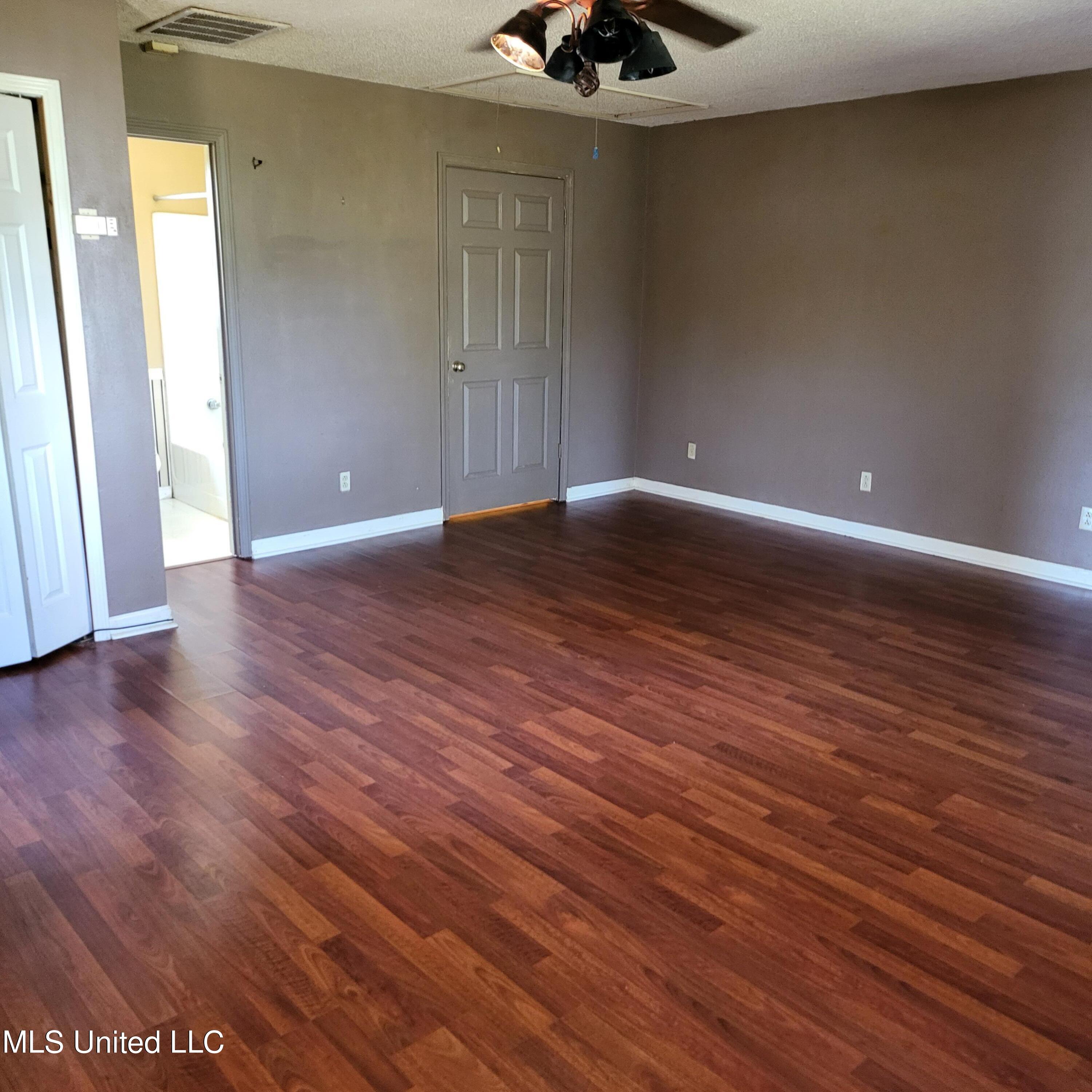 8804 Frank Snell Road Moss Point, MS 39562 - Photo 7 of 18 20220404_104607