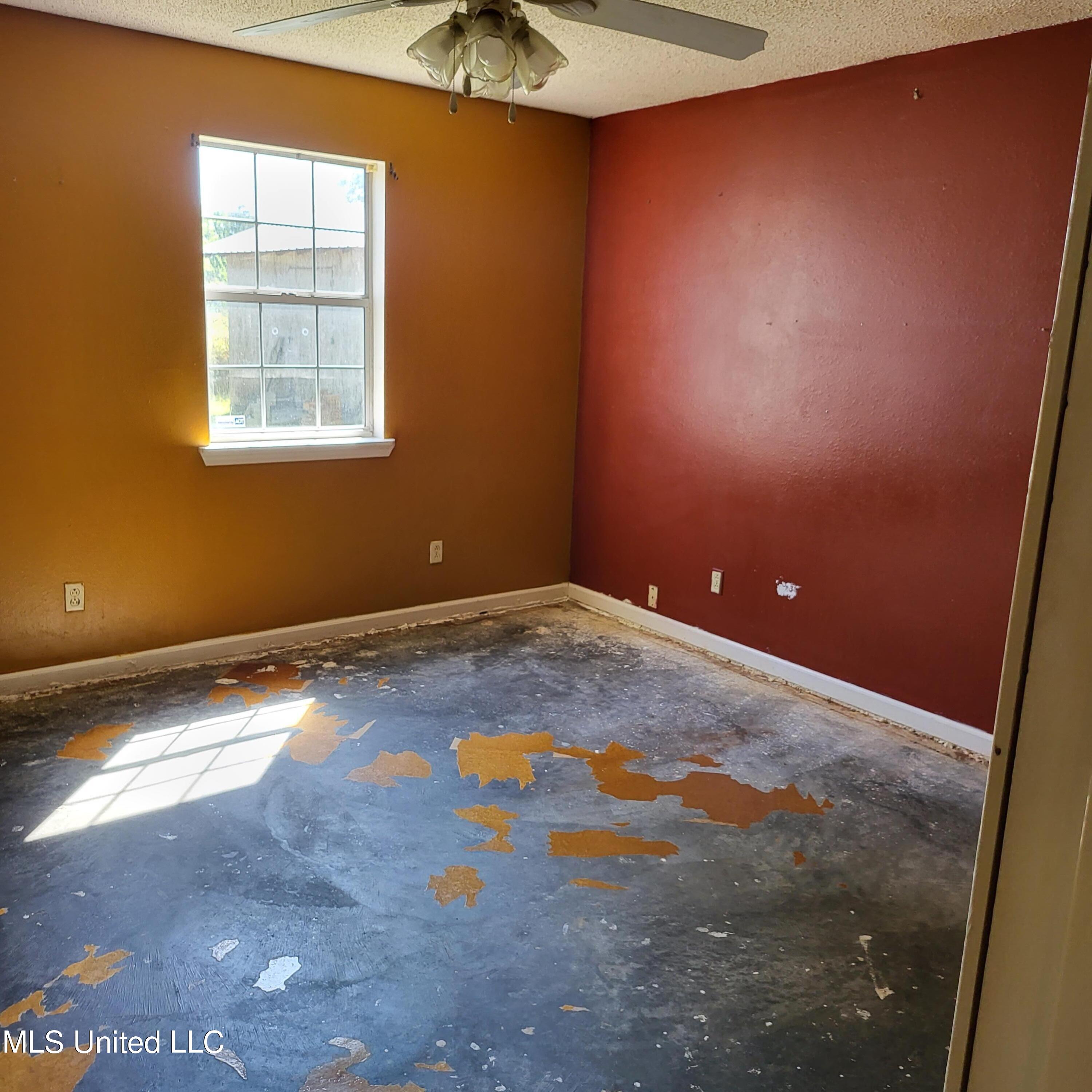 8804 Frank Snell Road Moss Point, MS 39562 - Photo 10 of 18 20220404_104521