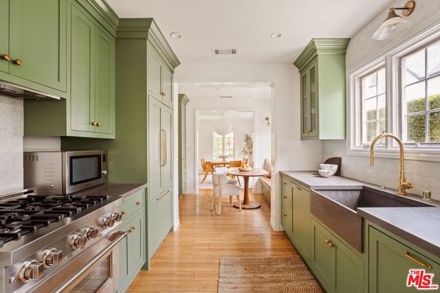 $2,090,000 | 1068 Queen Anne Place, Los Angeles, CA 90019