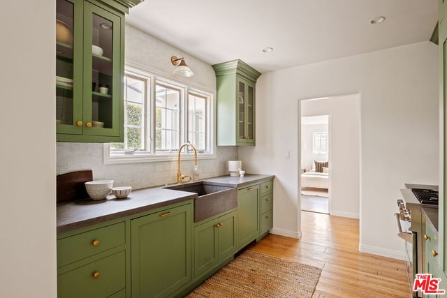 $2,090,000 | 1068 Queen Anne Place, Los Angeles, CA 90019