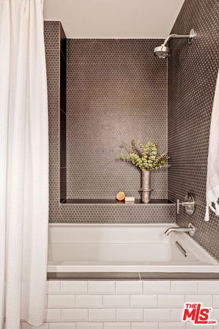 $2,090,000 | 1068 Queen Anne Place, Los Angeles, CA 90019