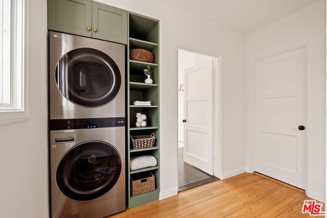 $2,090,000 | 1068 Queen Anne Place, Los Angeles, CA 90019